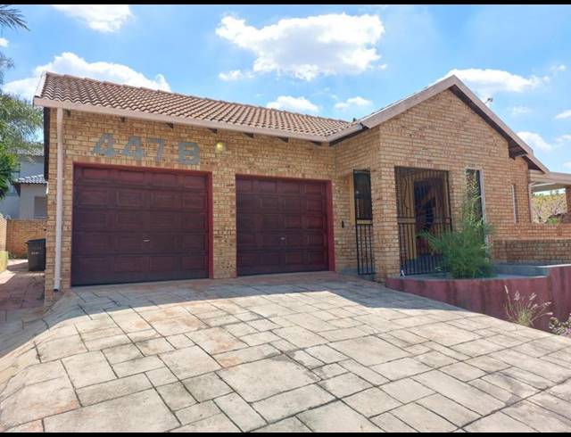 3 BEDROOM TOWNHOUSE FOR SALE IN THATCHFIELD